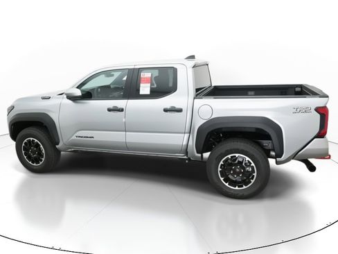 Certified 2025 Toyota Tacoma TRD Off-Road image 4