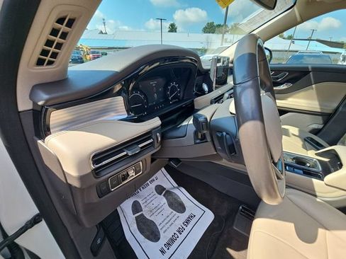 Used 2022 Lincoln Corsair AWD w/ Premium Package image 12