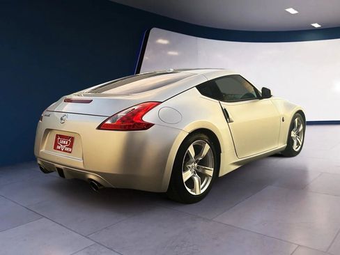 Used 2010 Nissan 370Z Touring RWD image 5