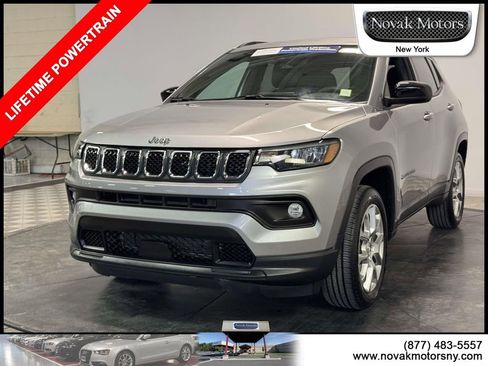 Used 2023 Jeep Compass Latitude w/ Sun and Sound Group AWD/4WD image 4