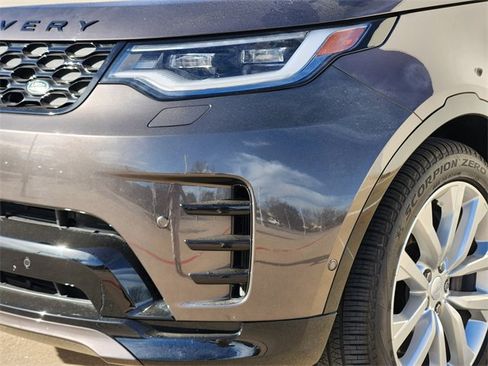 Used 2024 Land Rover Discovery Dynamic SE image 8