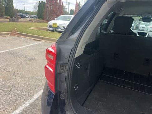 Used 2017 Chevrolet Equinox LT w/ Convenience Package image 11