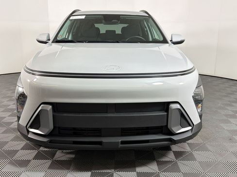 Used 2025 Hyundai Kona SEL FWD image 5