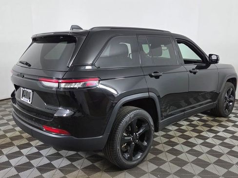 Used 2024 Jeep Grand Cherokee Limited w/ Black Appearance Package AWD/4WD image 13