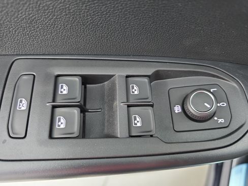 New 2026 Volkswagen Taos SE FWD image 27