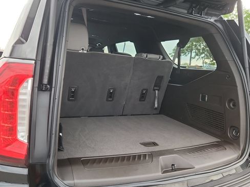 Used 2023 GMC Yukon XL SLT AWD/4WD image 12