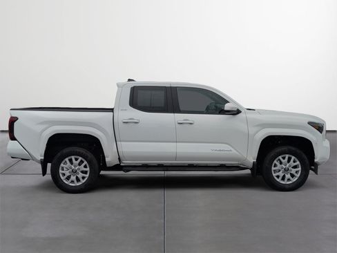 Certified 2025 Toyota Tacoma SR5 AWD/4WD image 6