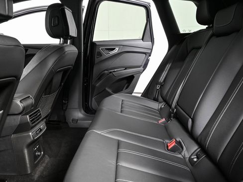 New 2025 Audi Q4 e-tron Prestige image 16