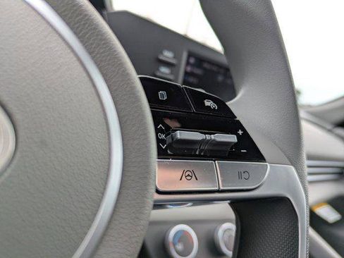New 2026 Hyundai Elantra SE FWD image 17