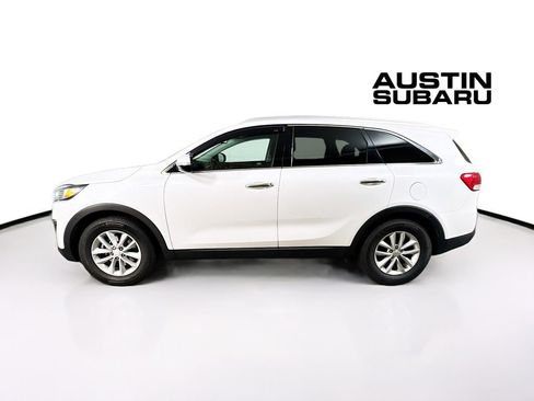 Used 2017 Kia Sorento LX w/ LX Convenience Package image 4