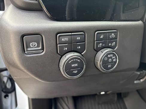 Used 2025 Chevrolet Silverado 1500 LT Trail Boss w/ LT Trail Boss Premium Package AWD/4WD image 17