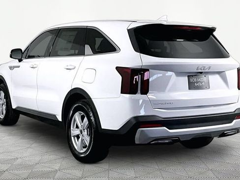 Certified 2026 Kia Sorento LX FWD image 4