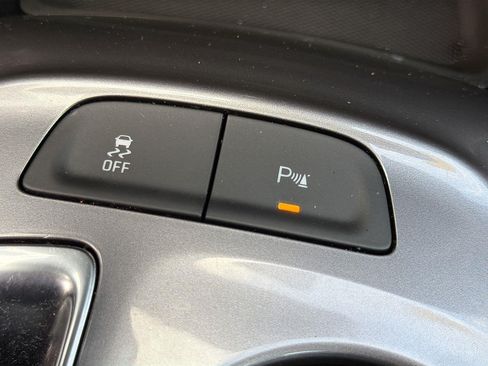 Used 2025 Chevrolet Malibu RS FWD image 16