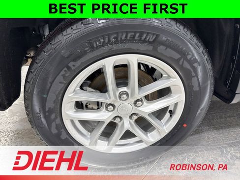 New 2025 Jeep Grand Cherokee Laredo X image 8