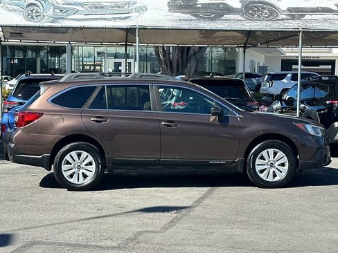 Used 2019 Subaru Outback 2.5i Premium AWD/4WD image 3
