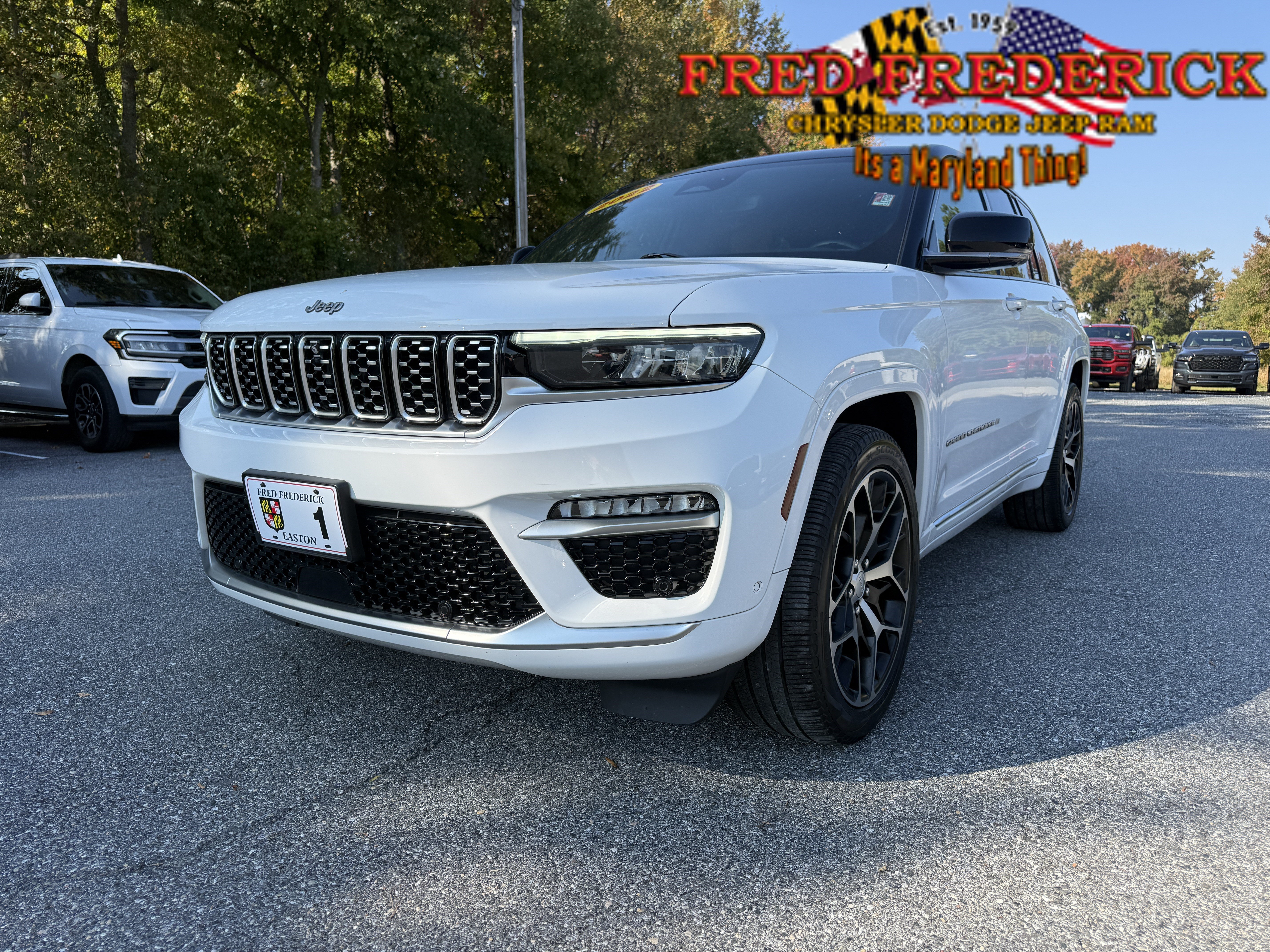 Used 2022 Jeep Grand Cherokee Summit AWD/4WD image 3