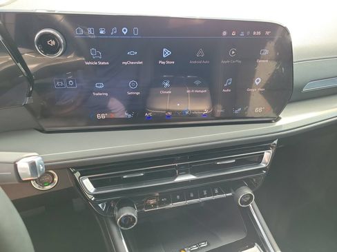 Used 2026 Chevrolet Traverse LT FWD image 8