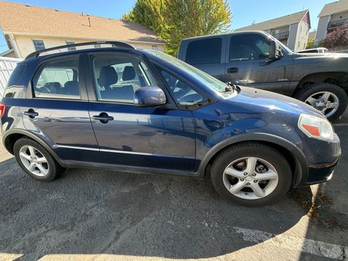 Used 2008 Suzuki SX4 Hatchback FWD image 2