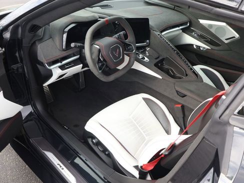 Used 2023 Chevrolet Corvette Stingray Premium Conv w/ Z51 Performance Package image 10