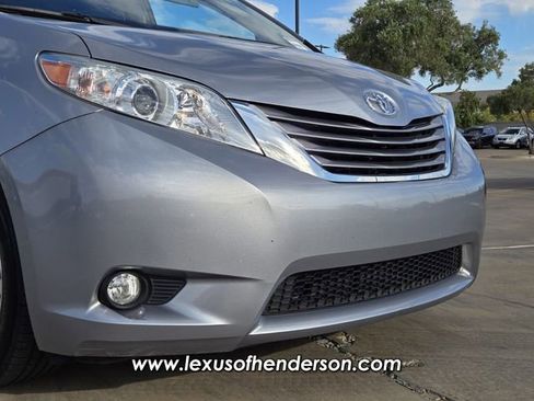 Used 2017 Toyota Sienna FWD image 8