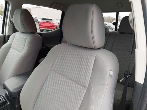 Used 2022 Toyota Tacoma SR image 6