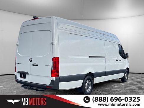Used 2024 Mercedes-Benz Sprinter 2500 image 3