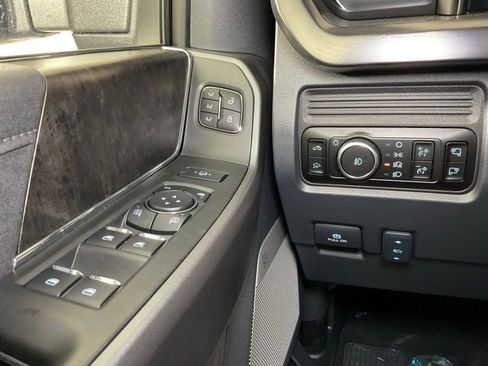 New 2026 Ford F250 Lariat w/ Black Appearance Package image 19