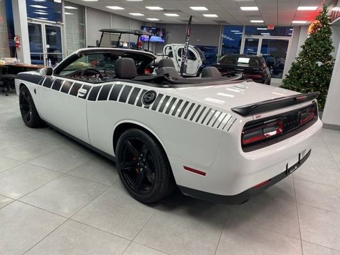 Used 2022 Dodge Challenger SRT Hellcat w/ Plus Package image 6