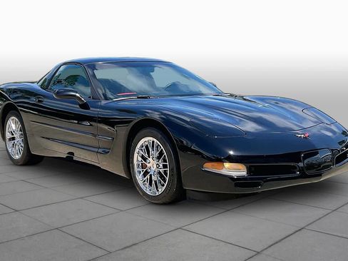 Used 1999 Chevrolet Corvette Coupe w/ Roof Pkg RWD image 2