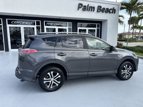 Used 2017 Toyota RAV4 LE FWD image 4