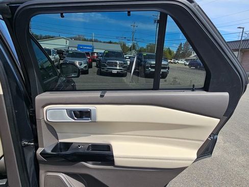 Used 2022 Ford Explorer Platinum w/ Equipment Group 601A AWD/4WD image 25