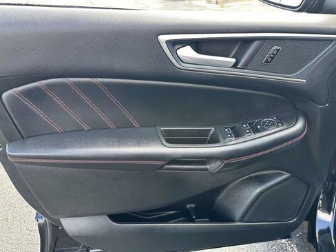 Used 2024 Ford Edge ST-Line w/ Class II Trailer Tow Package AWD/4WD image 9