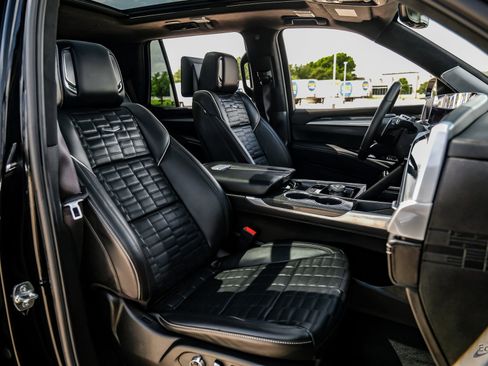 Used 2025 Cadillac Escalade V AWD/4WD image 50