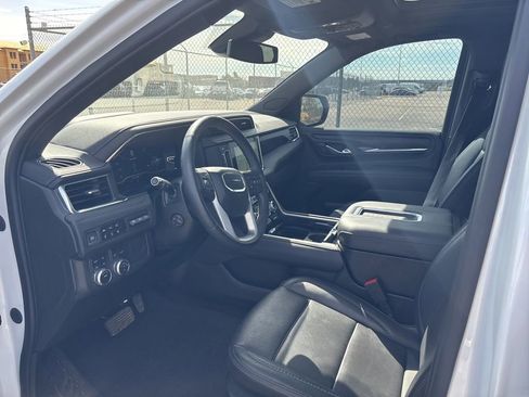 Used 2023 GMC Yukon Denali image 9