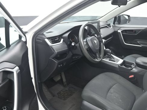 Used 2021 Toyota RAV4 LE FWD image 10