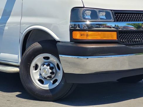 Used 2025 Chevrolet Express 2500 w/ Driver Convenience Package RWD image 9
