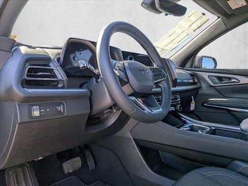 New 2026 Chevrolet Traverse LT image 9