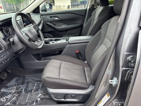 Used 2025 Nissan Rogue SV FWD image 30