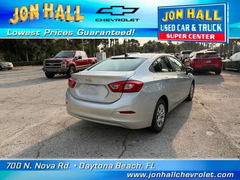 Used 2019 Chevrolet Cruze LS FWD image 9