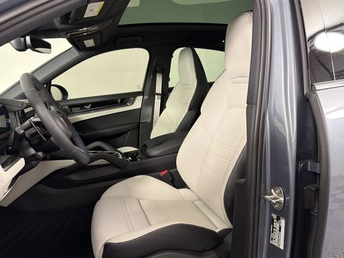 Certified 2026 Porsche Cayenne Coupe AWD/4WD image 5