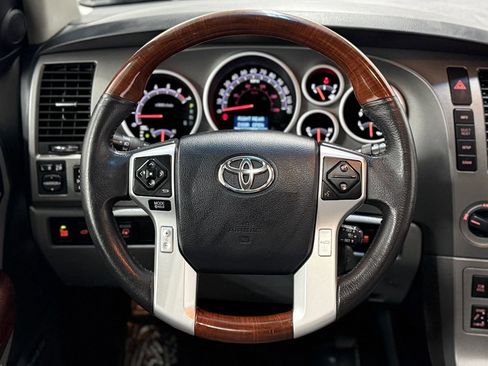 Used 2017 Toyota Sequoia Platinum AWD/4WD image 17