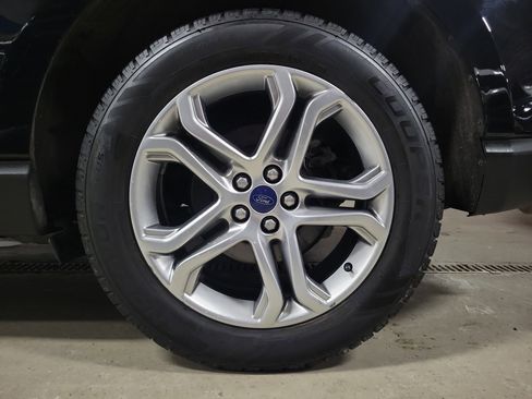 Used 2018 Ford Edge Titanium w/ Technology Package image 5