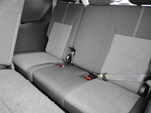 Used 2025 GMC Acadia Elevation image 17