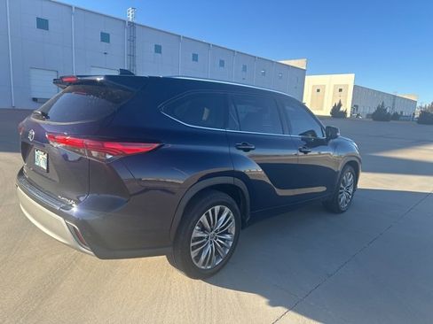 Used 2020 Toyota Highlander Platinum image 5