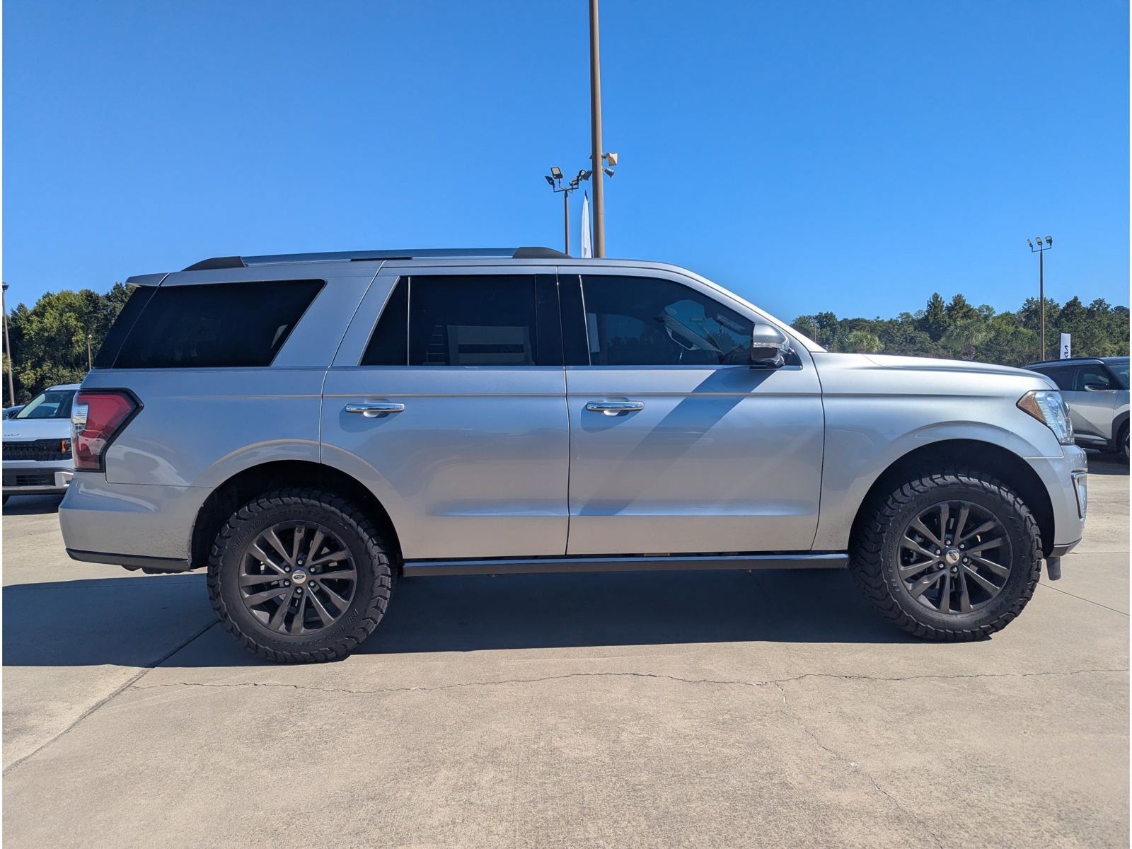 Used 2020 Ford Expedition Limited AWD/4WD image 2