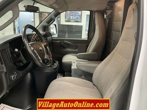 Used 2018 Chevrolet Express 2500 w/ Driver Convenience Package RWD image 14