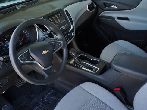 Used 2022 Chevrolet Equinox LS w/ LS Convenience Package FWD image 2