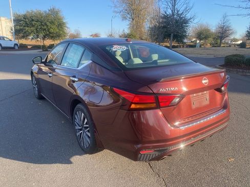 Used 2023 Nissan Altima 2.5 SV w/ SV Premium Package image 5