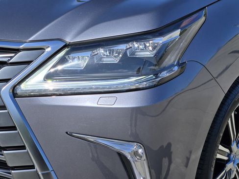 Certified 2020 Lexus LX 570 4WD w/ Luxury Package image 12