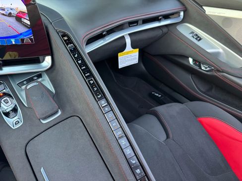 Used 2025 Chevrolet Corvette Stingray Premium Conv w/ Z51 Performance Package image 37